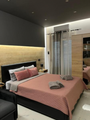 Central 5 Modern Apartment with free parking
